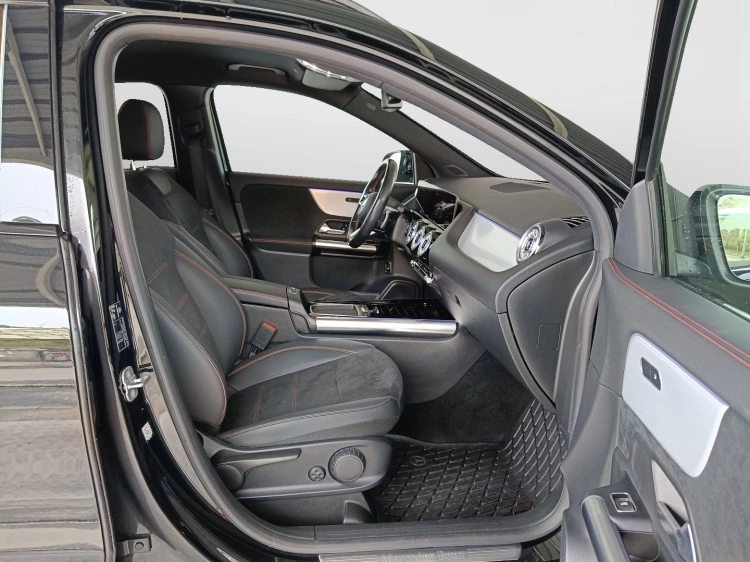 11 - Mercedes-Benz GLA 200 d AMG Line Premium 4matic auto