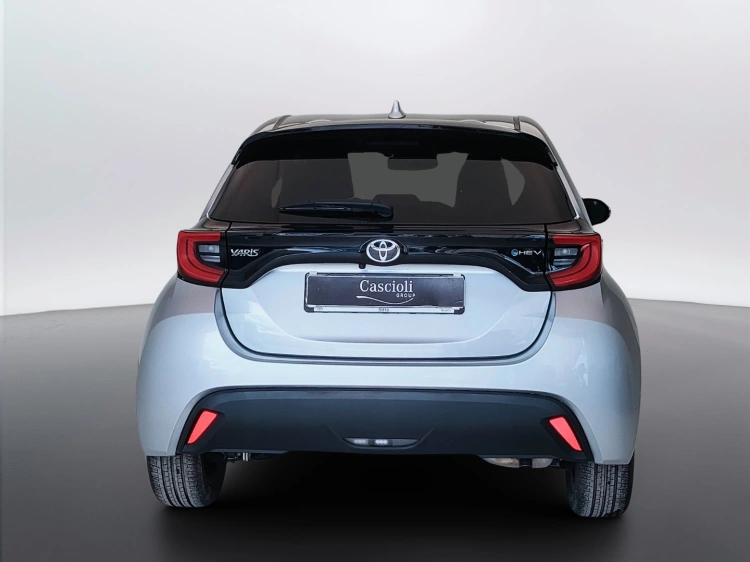 6 - Toyota Yaris Yaris 1.5h Trend
