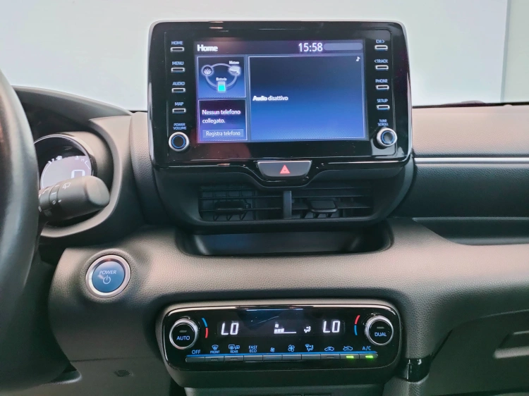 12 - Toyota Yaris Yaris 1.5h Style