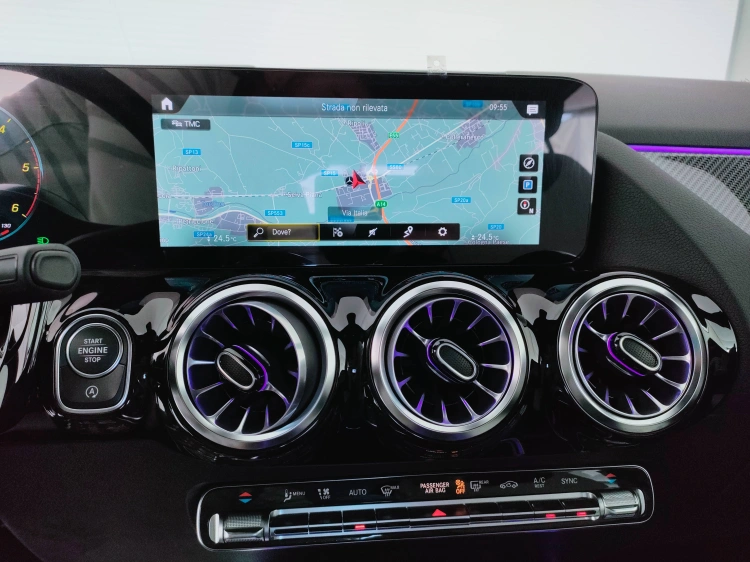 13 - Mercedes-Benz GLA 200 d Premium 4matic auto