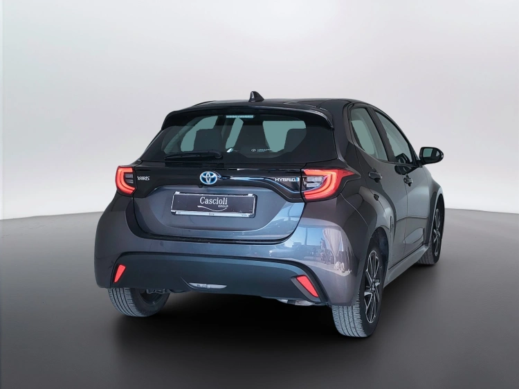 6 - Toyota Yaris Yaris 1.5h Trend