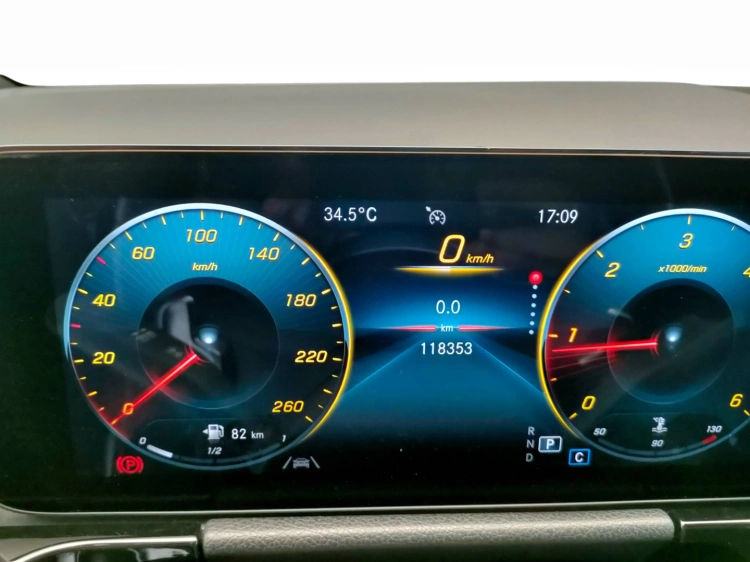 15 - Mercedes-Benz GLA 200 d Premium auto