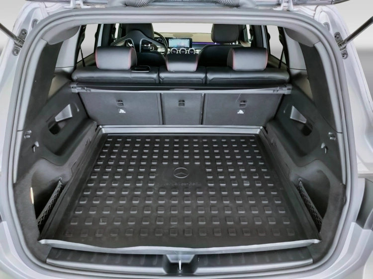 11 - Mercedes-Benz GLB 200 d Premium auto