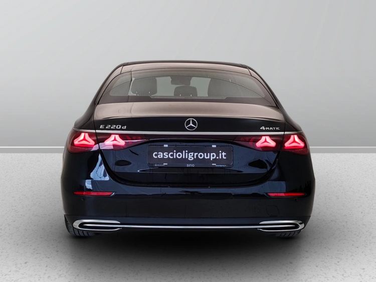 4 - Mercedes-Benz Classe E 220 d 4MATIC