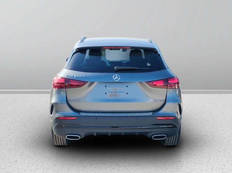 4 - Mercedes-Benz GLA 200 d automatic