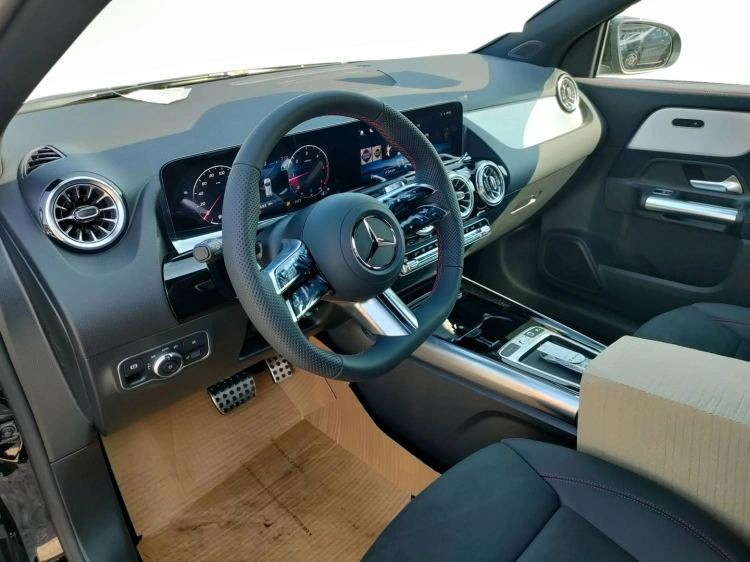 8 - Mercedes-Benz GLA 200 d automatic