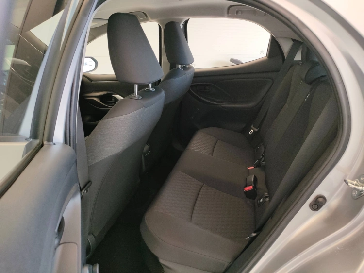 10 - Toyota Yaris Yaris 1.5h Active