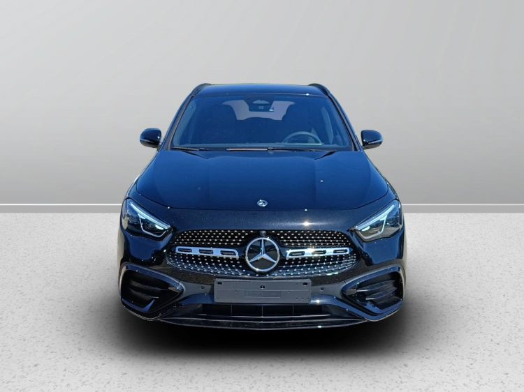 2 - Mercedes-Benz GLA 200 d Automatic 4MATIC