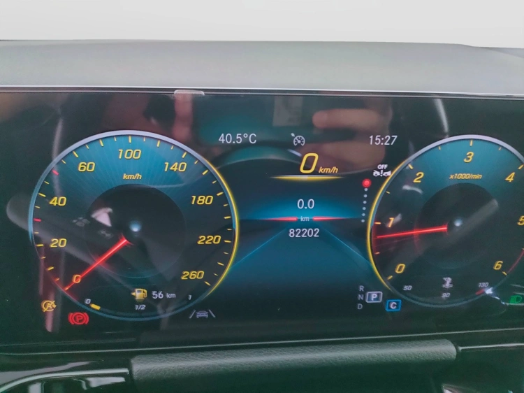 18 - Mercedes-Benz GLA 200 d Premium auto