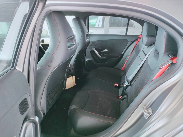 8 - Mercedes AMG Classe A Mercedes-AMG A 35 4MATIC