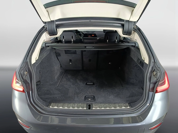 17 - BMW Serie 3 320d Touring mhev 48V xdrive auto