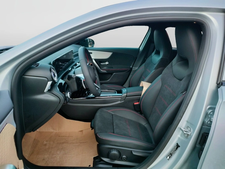 12 - Mercedes-Benz Classe A 180 d Automatic