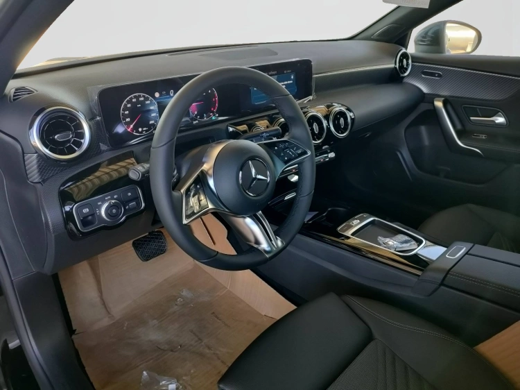 11 - Mercedes-Benz Classe A 180 d Automatic