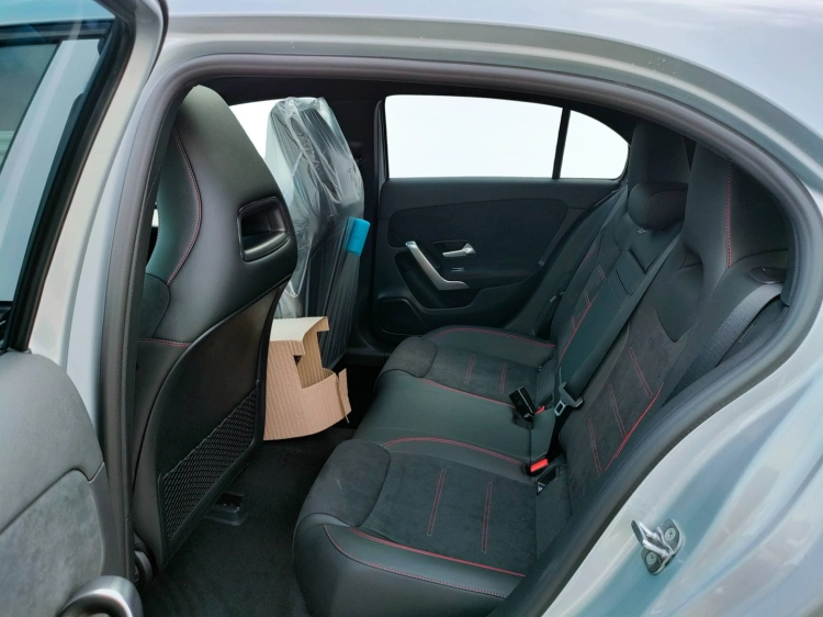 8 - Mercedes-Benz Classe A 180 d Automatic