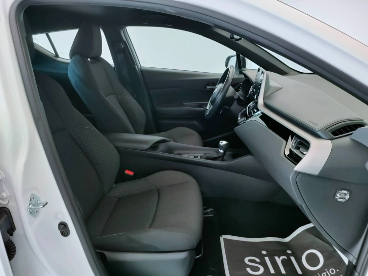 13 - Toyota C-HR C-HR 1.8h Active e-cvt