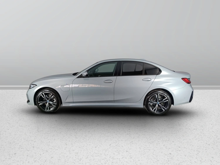 3 - BMW Serie 3 BMW 330e Berlina