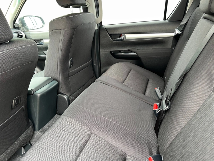11 - Toyota Professional HI LUX 4X2 - 4X4 HILUX 2.4D A DC 4WD LNG MY24