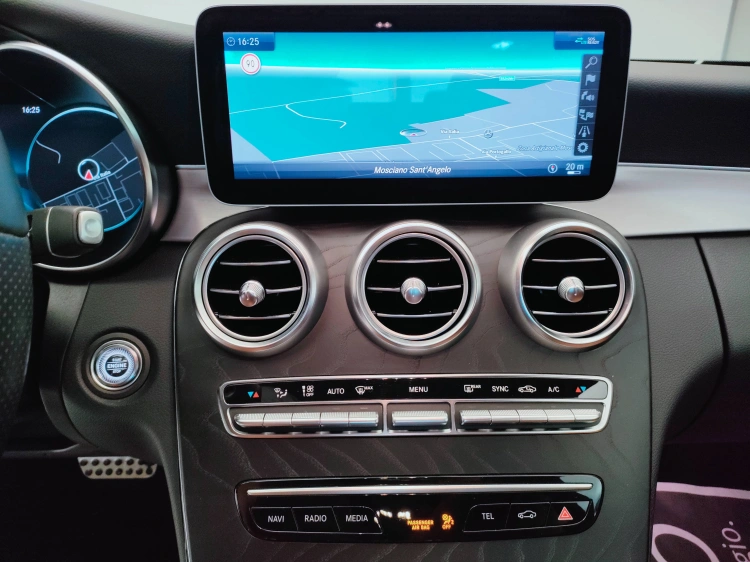 12 - Mercedes-Benz Classe C Coupe 220 d Premium 4matic auto