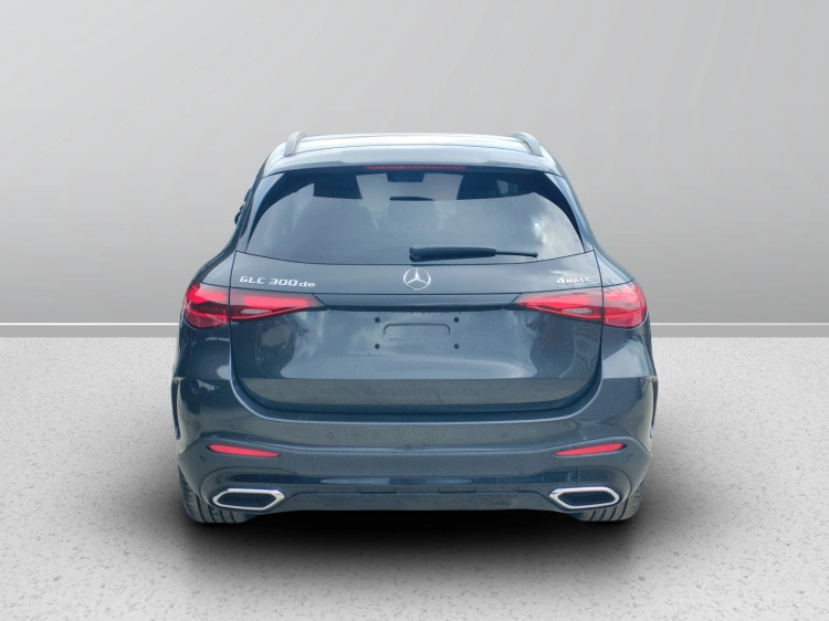 4 - Mercedes-Benz GLC 300 de 4MATIC