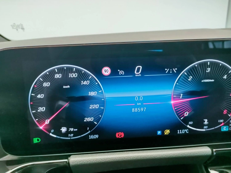 20 - Mercedes-Benz GLA 200 d AMG Line Premium auto