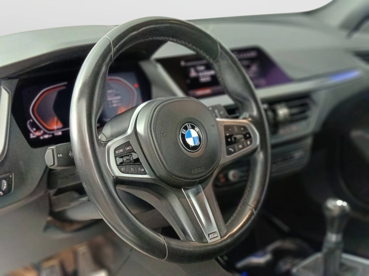 16 - BMW Serie 1 116 D M SPORT