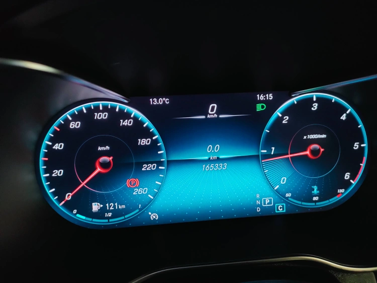 15 - Mercedes-Benz GLC 220 d Premium 4matic auto