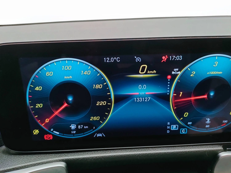 15 - Mercedes-Benz GLB 180 d Sport Plus auto