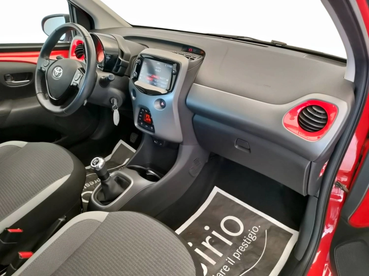 12 - Toyota Aygo Aygo 5p 1.0 x-play 72cv
