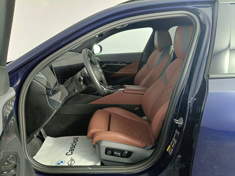 8 - BMW i5 BMW i5 eDrive40 Touring