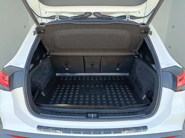 22 - Mercedes-Benz EQA 300 Sport 4matic