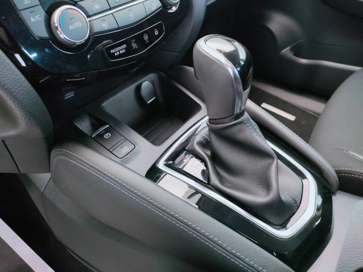 13 - Nissan Qashqai Qashqai 1.5 dci Business 115cv dct