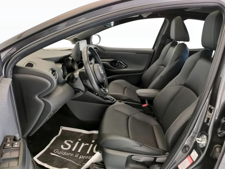 15 - Toyota Yaris Yaris 1.5h Lounge