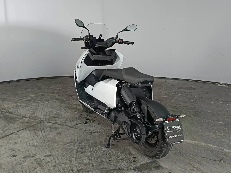 6 - BMW Motorrad C Scooter CE 04