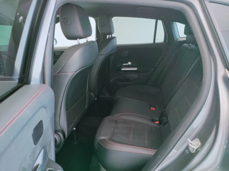 15 - Mercedes-Benz GLA 200 d AMG Line Premium auto