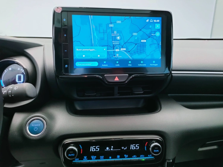 13 - Toyota Yaris Yaris 1.5h Lounge