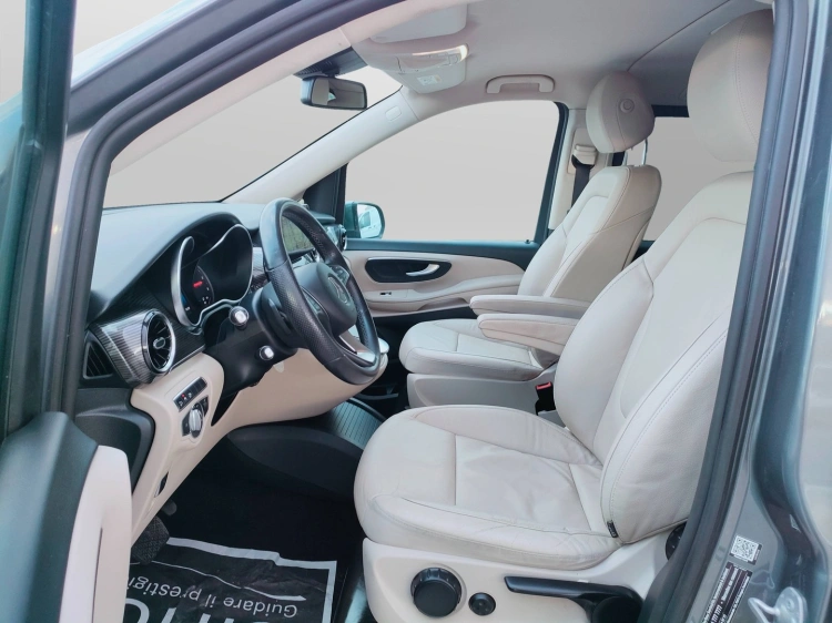 11 - Mercedes-Benz Classe V Long 250 d Premium 4matic auto