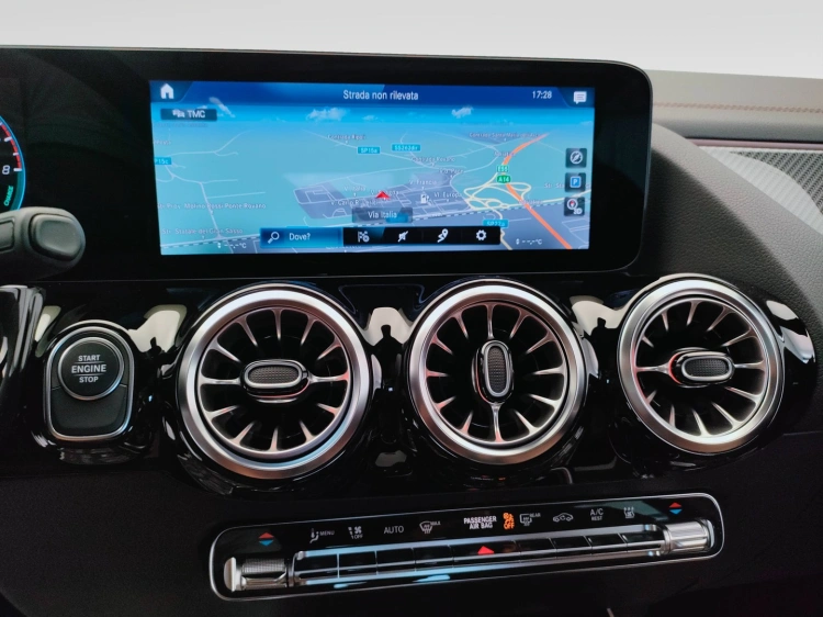 18 - Mercedes-Benz GLA 250 e phev (eq-power) Premium auto