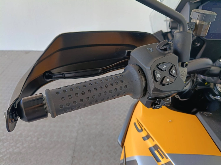 8 - Moto guzzi V85 V 85 TT