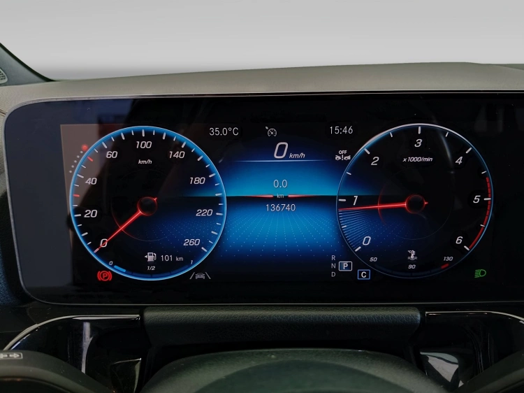12 - Mercedes-Benz GLA 200 d Premium auto