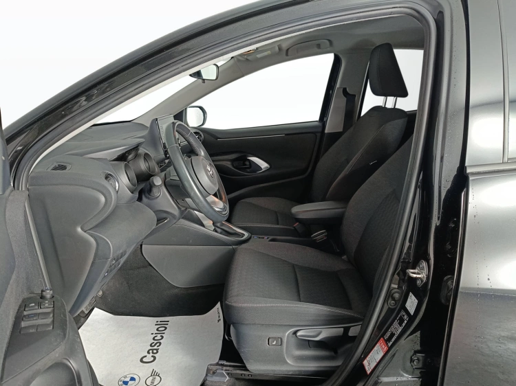 8 - Toyota Yaris Yaris 1.5h Trend