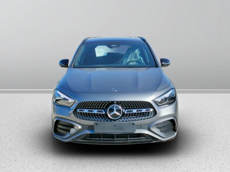 2 - Mercedes-Benz GLA 200 d automatic