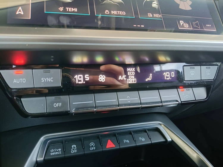 15 - Audi A3 A3 Sportback 35 2.0 tdi S line Edition s-tronic