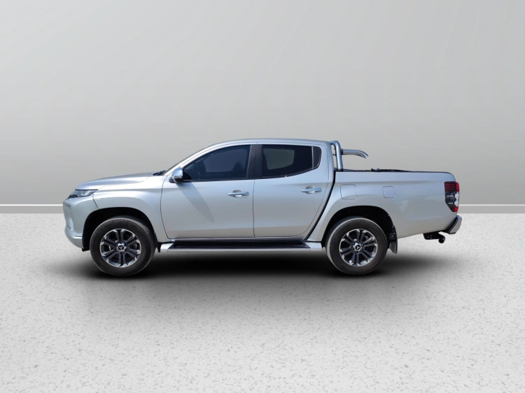 3 - Mitsubishi L200 L200 d.cab 2.3d Intense 4wd 150cv auto
