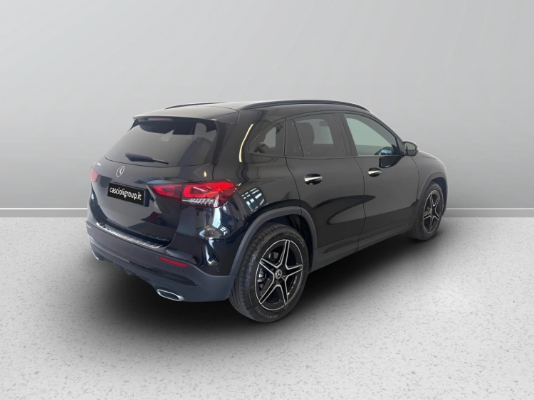 6 - Mercedes-Benz GLA 200 d Premium auto