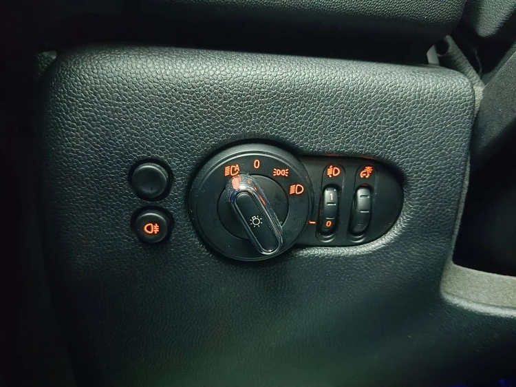 18 - MINI Cooper Mini 3p Cooper SE Classic auto