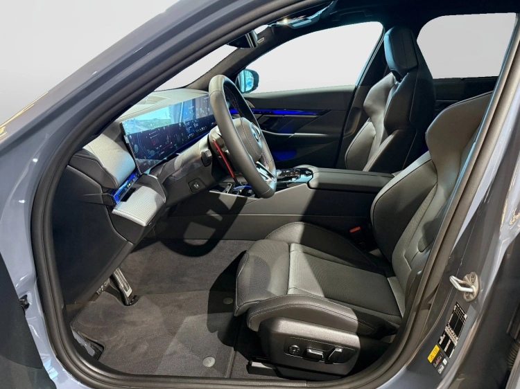 24 - BMW M M5 M5 Touring