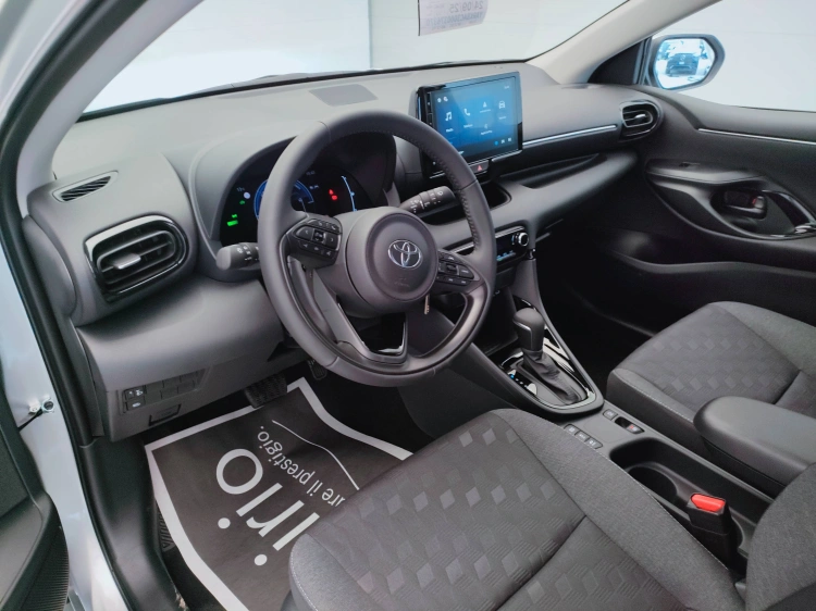 12 - Toyota Yaris YARIS 15H ECVT 5P TREND MY25