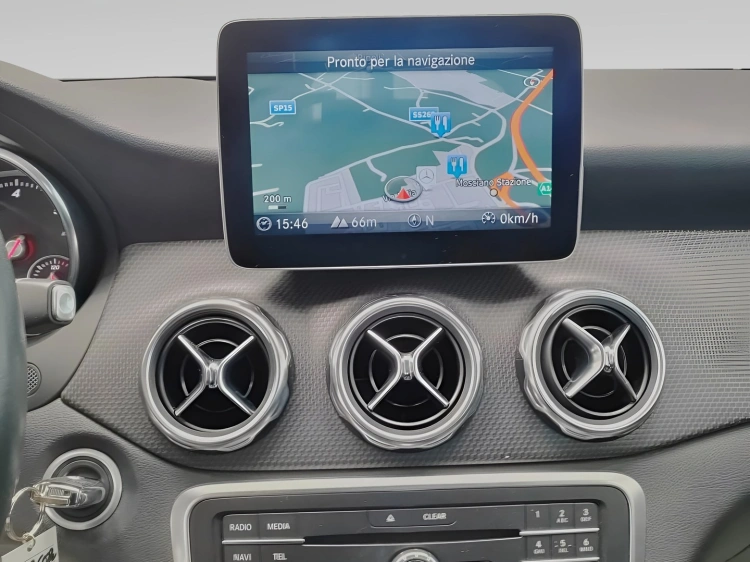 9 - Mercedes-Benz GLA 200 d Business auto