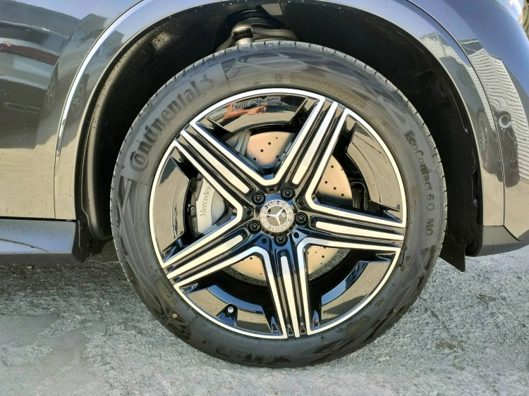 6 - Mercedes-Benz GLC glc 300 de 4Matic Plug-in Hybrid Coupe