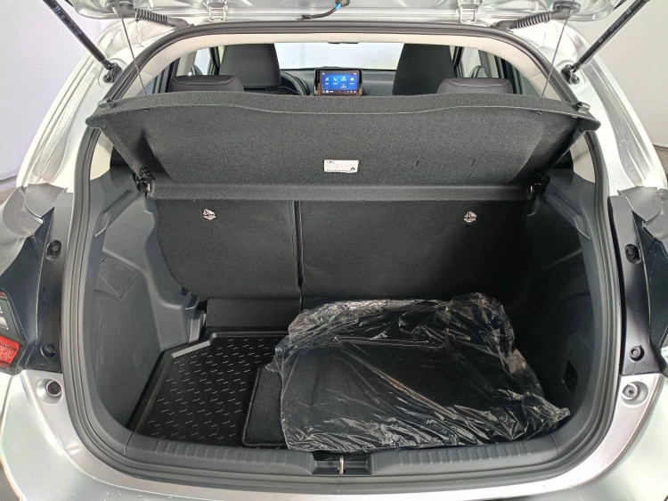 14 - Toyota Yaris Yaris 1.5h Trend